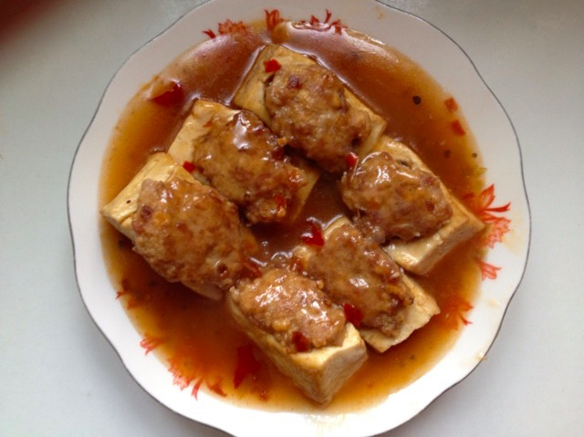 酿豆腐 Yong Tau Foo とは 客家料理の豆腐をくりぬいて肉団子を詰めた料理からの変化 Singapore Guidebook